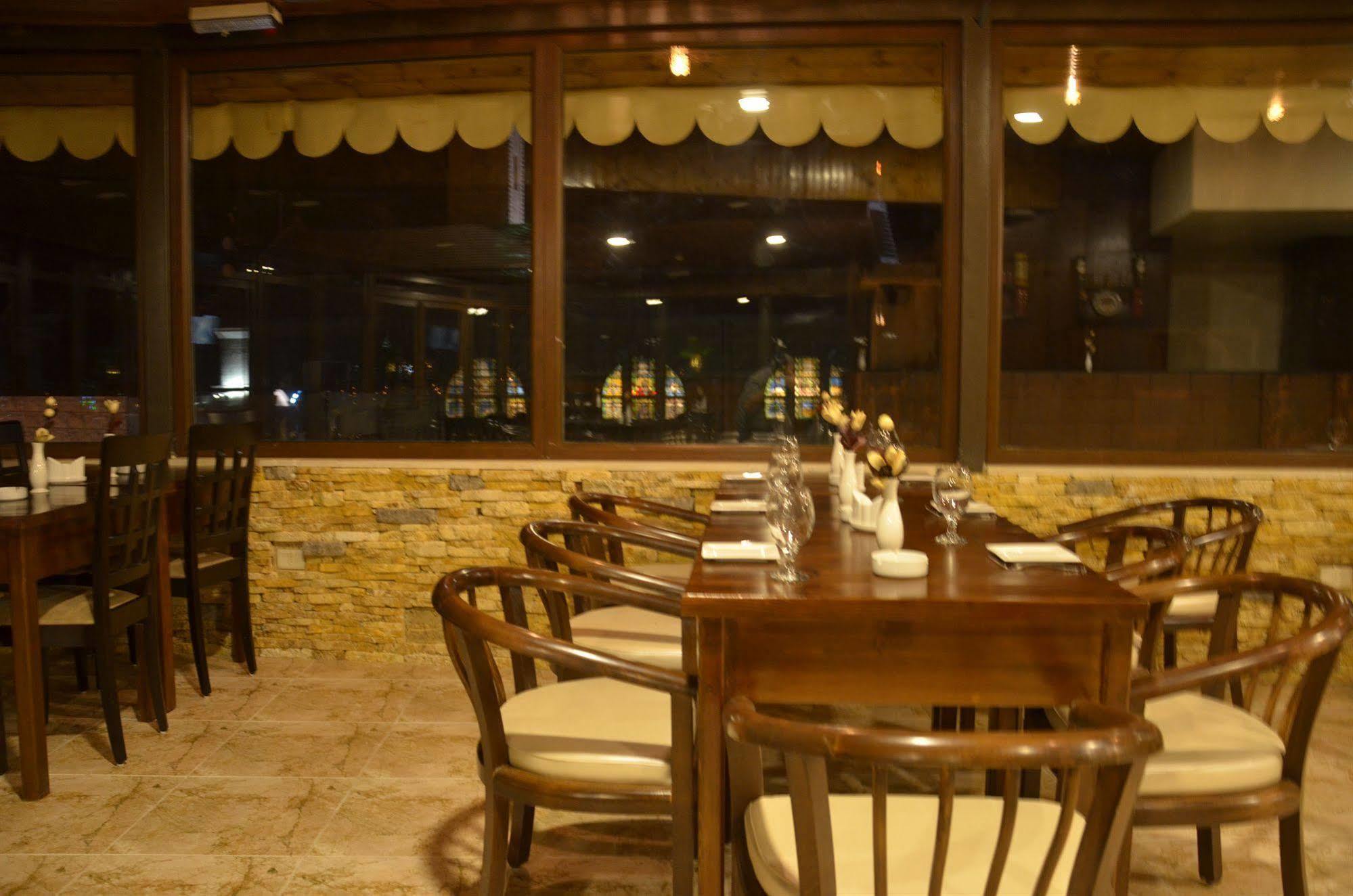 Saint John Hotel Madaba Kültér fotó