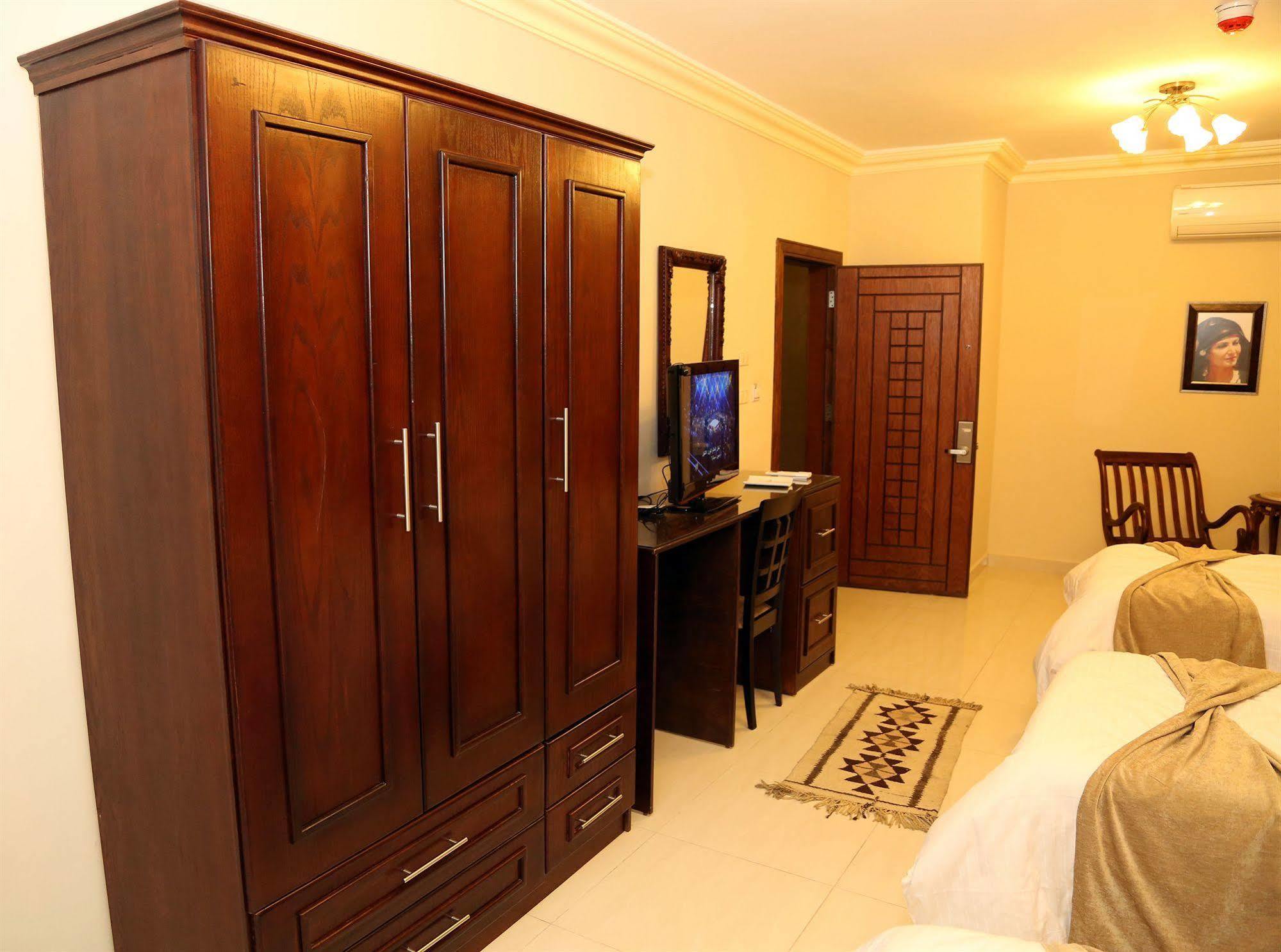Saint John Hotel Madaba Kültér fotó